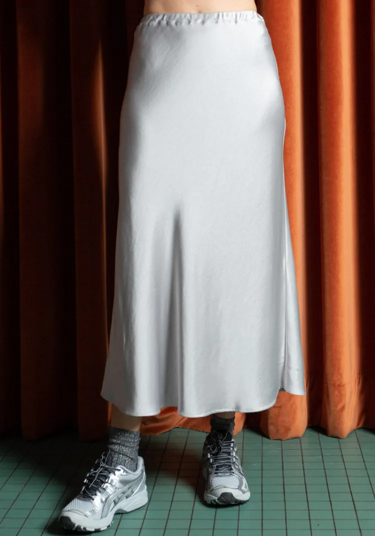 jupe_ajuda_satin_gris_perle_2.webp Store Jupe AJUDA Jupes & Shorts