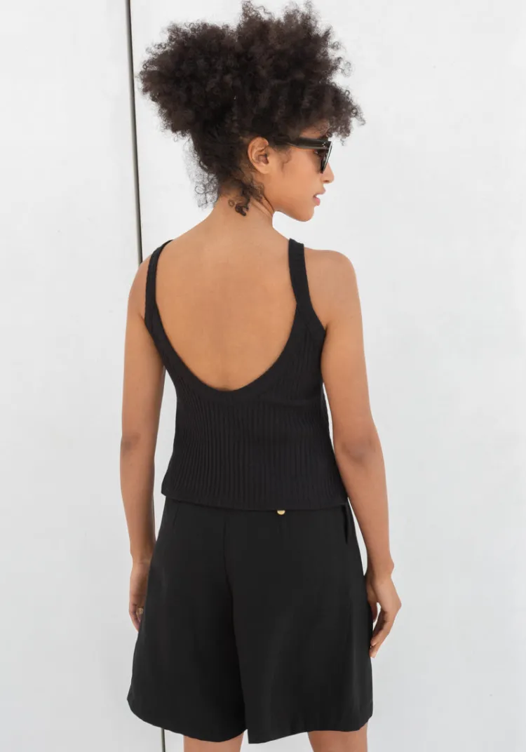 top_eira_black_2.webp Best Top EIRA Tops & Tees