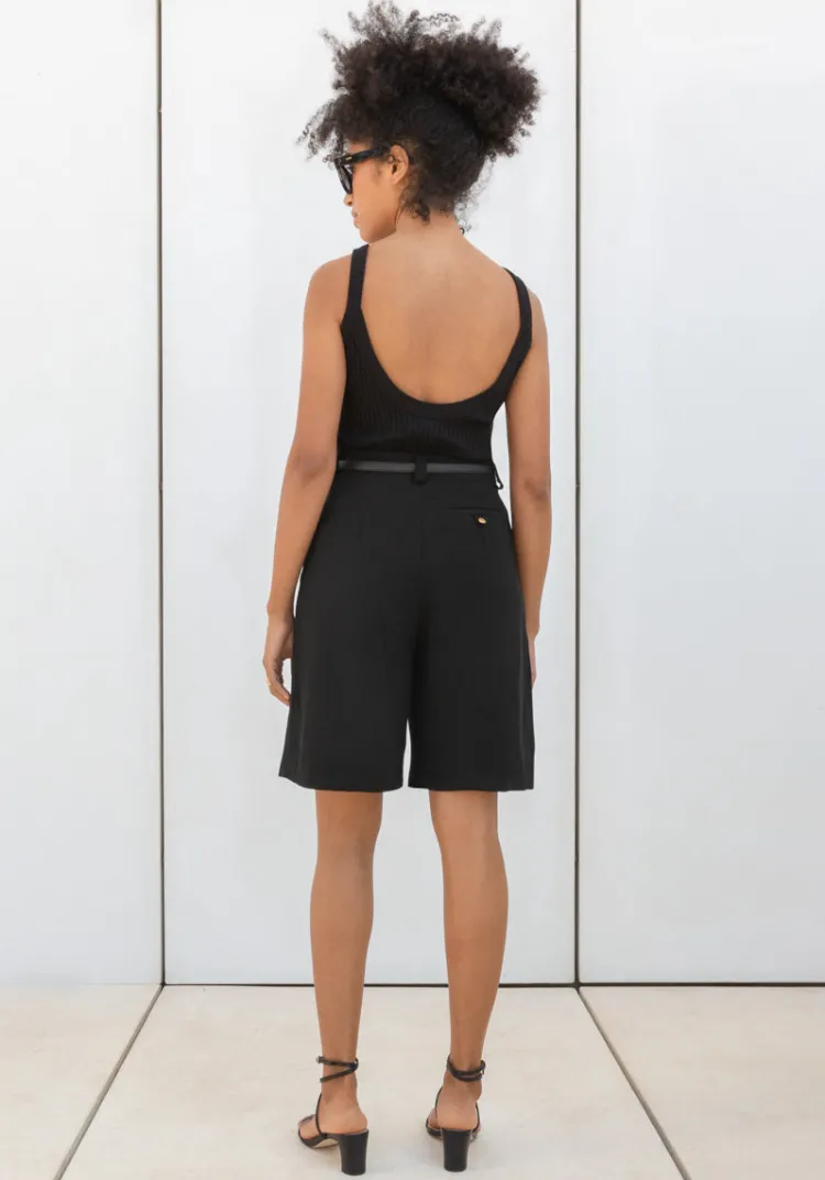 top_eira_black_4.webp Best Top EIRA Tops & Tees